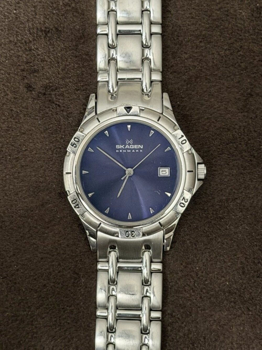 Skagen Denmark Quartz Analog Watch Blue Sunburst Dial Date 30m 30mm Steel